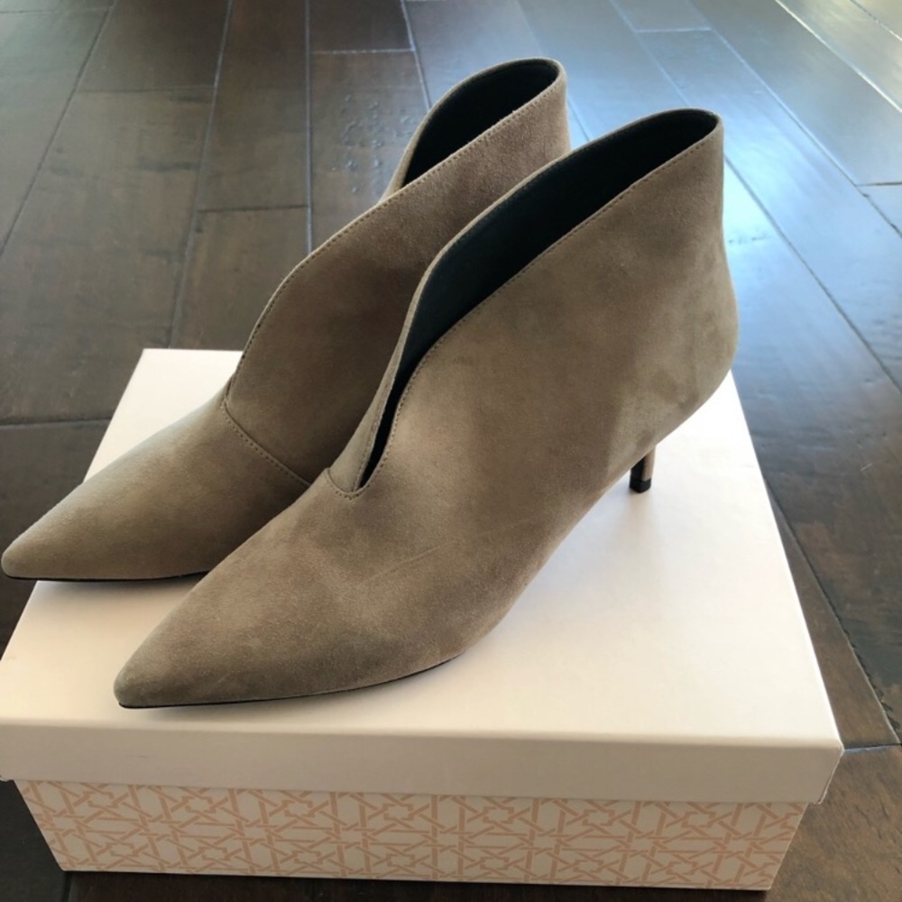 Sole society v-cut booties!